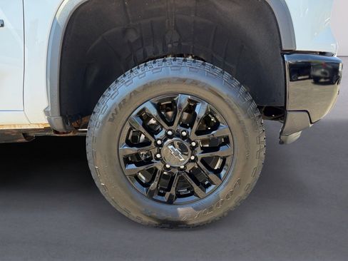 Used 2025 Chevrolet Silverado 2500 Custom w/ Custom Value Package AWD/4WD image 9