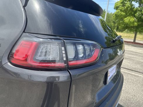 Used 2019 Jeep Cherokee Limited w/ Luxury Group FWD image 29