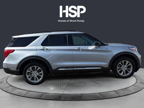 Used 2022 Ford Explorer XLT w/ Equipment Group 202A AWD/4WD image 6