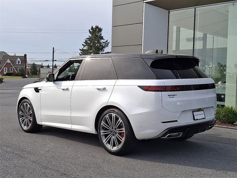 New 2025 Land Rover Range Rover Sport Dynamic SE image 4
