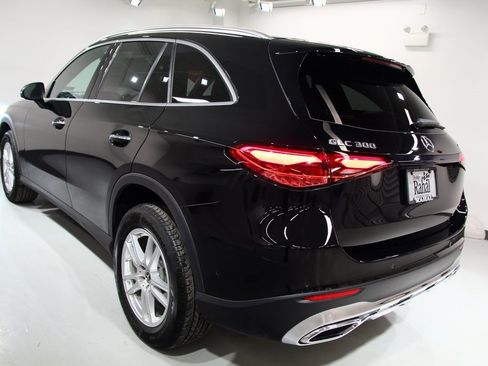 Used 2025 Mercedes-Benz GLC 300 4MATIC image 14