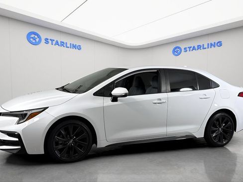 Used 2023 Toyota Corolla SE FWD image 2