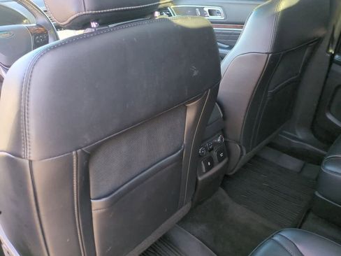 Used 2017 Ford Explorer Platinum image 18