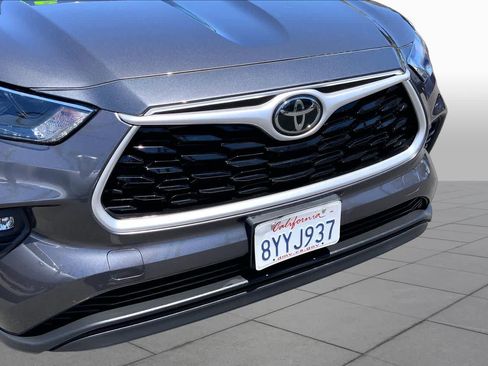 Used 2022 Toyota Highlander LE FWD image 29