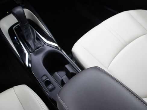 Used 2025 Toyota Corolla XLE FWD image 16