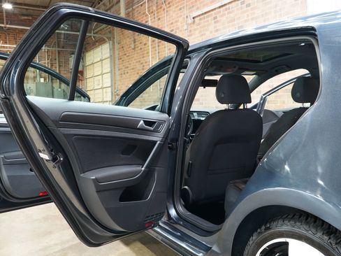 Used 2018 Volkswagen GTI SE FWD image 43