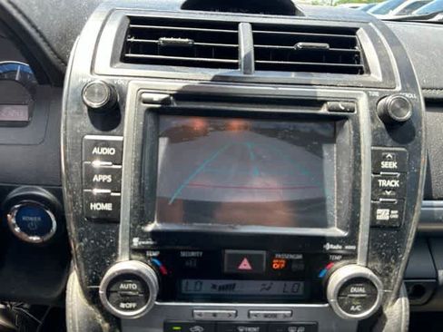 Used 2014 Toyota Camry SE w/ Moonroof Package FWD image 8