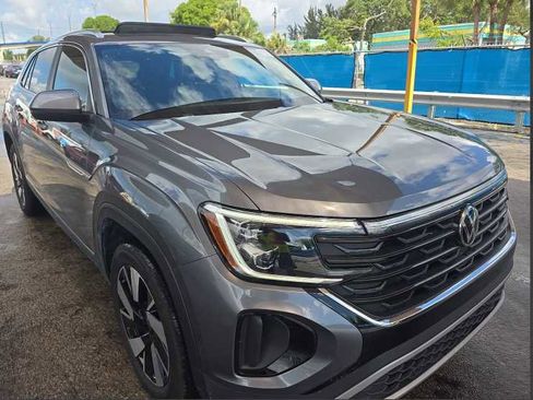 Used 2025 Volkswagen Atlas Cross Sport SEL AWD/4WD image 2