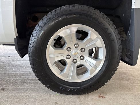 Used 2018 Chevrolet Silverado 1500 LT w/ All Star Edition image 35