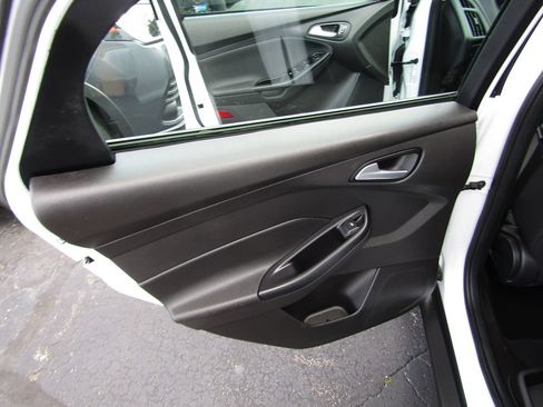 Used 2017 Ford Focus SE FWD image 27