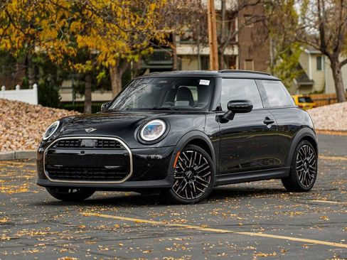 Used 2025 MINI Cooper 2-Door Hardtop image 1
