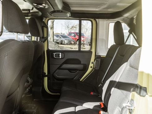 Used 2023 Jeep Wrangler Unlimited Sahara AWD/4WD image 25