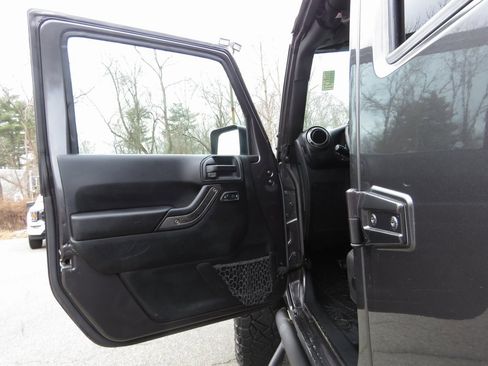 Used 2018 Jeep Wrangler Unlimited Sport image 9