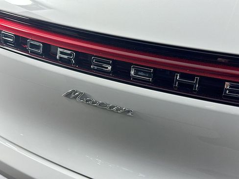 Certified 2026 Porsche Macan image 34