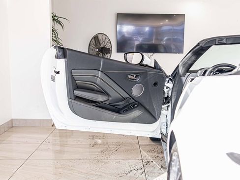 Used 2023 Aston Martin V8 Vantage Roadster RWD image 28