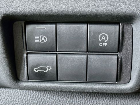 Used 2023 Toyota Highlander XLE FWD image 17