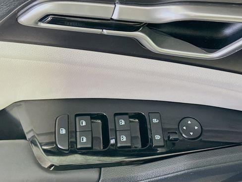 Used 2024 Kia Sportage EX image 15