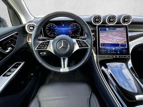 Used 2025 Mercedes-Benz GLC 300 4MATIC image 7