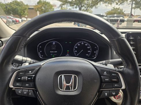 Used 2018 Honda Accord Touring image 11