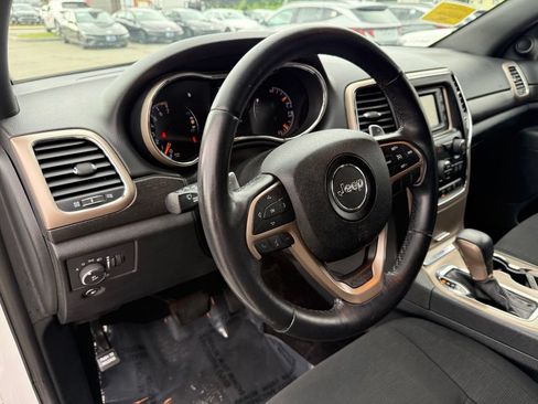 Used 2016 Jeep Grand Cherokee Laredo w/ Quick Order Package 23E AWD/4WD image 18