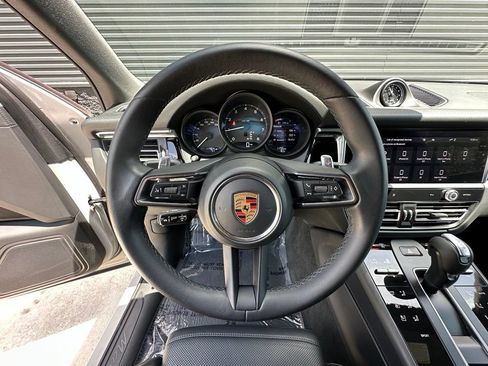 Used 2023 Porsche Macan AWD/4WD image 23