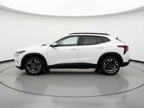Used 2025 Chevrolet Trax LT FWD image 5