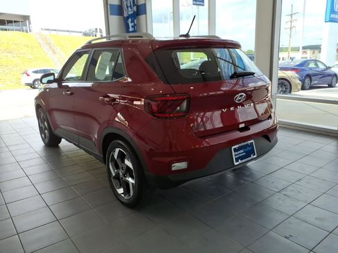 Certified 2025 Hyundai Venue SEL FWD image 6