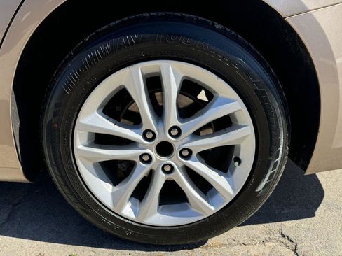 Used 2018 Chevrolet Malibu LT FWD image 9