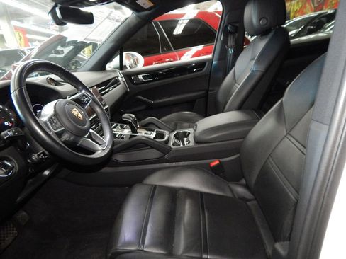 Used 2024 Porsche Cayenne image 9