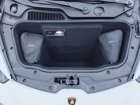 Used 2019 Lamborghini Huracan Performante AWD/4WD image 15