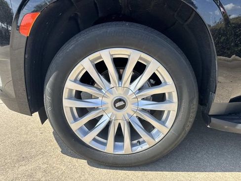 Used 2023 Cadillac Escalade Luxury RWD image 7