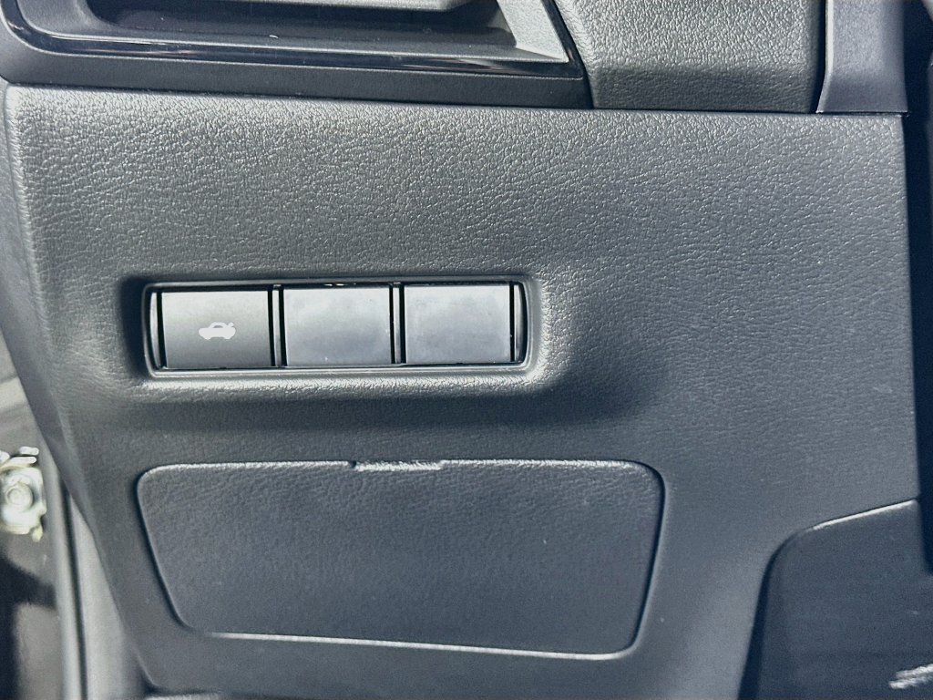 Used 2026 Nissan Sentra SR w/ Floor Mat Package FWD image 10