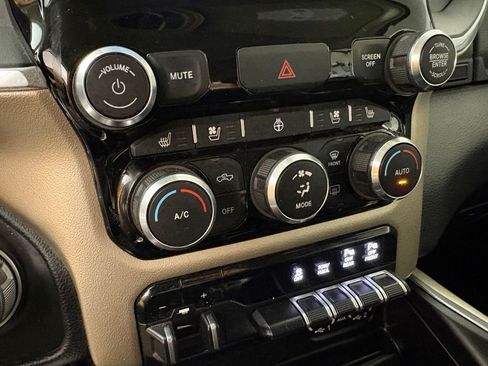 Used 2019 RAM 1500 Laramie AWD/4WD image 33