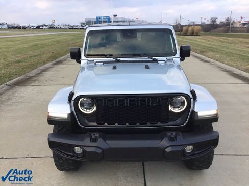 Used 2024 Jeep Gladiator Sport image 10