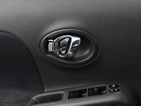 Used 2011 Nissan Cube 1.8 S w/ Interior Designer Pkg FWD image 37