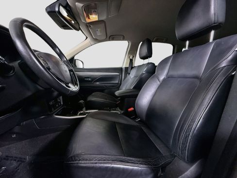 Used 2020 Mitsubishi Outlander LE FWD image 22