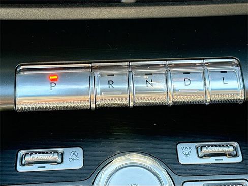 Used 2024 Lincoln Nautilus Reserve image 22