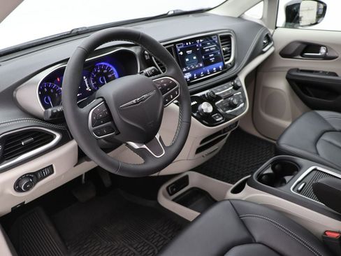 Used 2024 Chrysler Pacifica Touring-L w/ Road Tripper Package FWD image 15