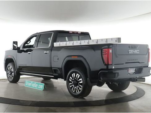 Used 2026 GMC Sierra 2500 Denali Ultimate w/ LPO, Black Badging Package AWD/4WD image 8