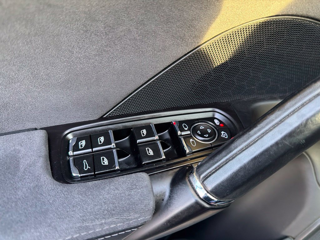 Used 2016 Porsche Cayenne GTS AWD/4WD image 33