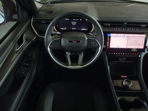 New 2026 Jeep Grand Cherokee L 2WD image 12