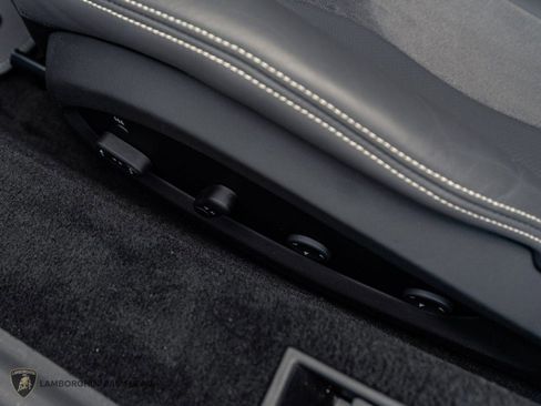 Used 2023 Ferrari F8 Tributo image 29