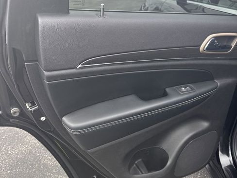 Used 2017 Jeep Grand Cherokee Limited AWD/4WD image 41