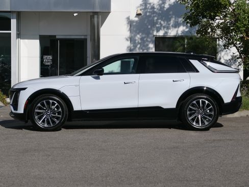 Used 2026 Cadillac Lyriq Sport AWD/4WD image 2