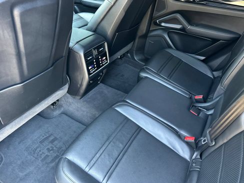 Used 2023 Porsche Cayenne AWD/4WD image 15