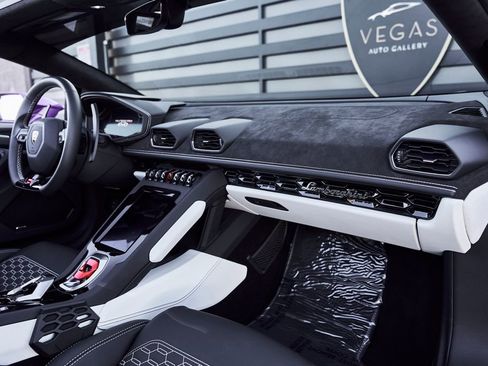 Used 2024 Lamborghini Huracan EVO image 40