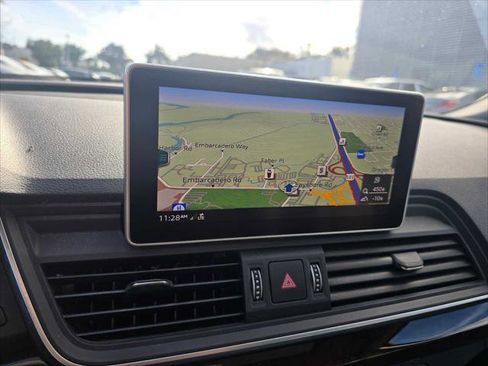 Used 2020 Audi Q5 e Premium Plus w/ Premium Plus Package image 28