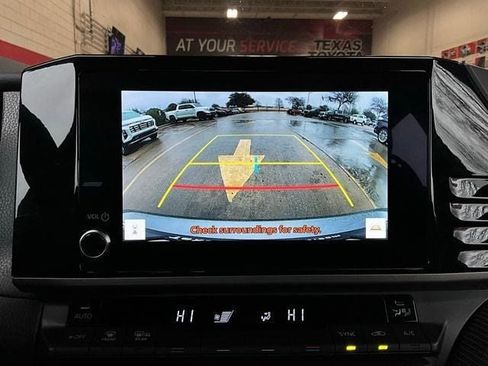Used 2025 Toyota Camry SE FWD image 31