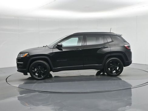 Used 2021 Jeep Compass Latitude image 32