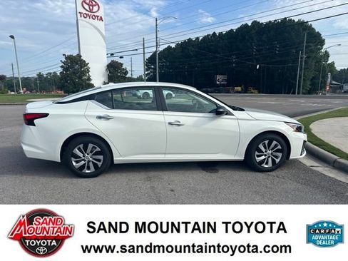 Used 2025 Nissan Altima 2.5 S FWD image 2